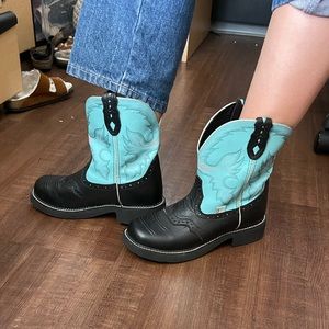 SUPER CUTE BOOTS 🤍🤍🤍